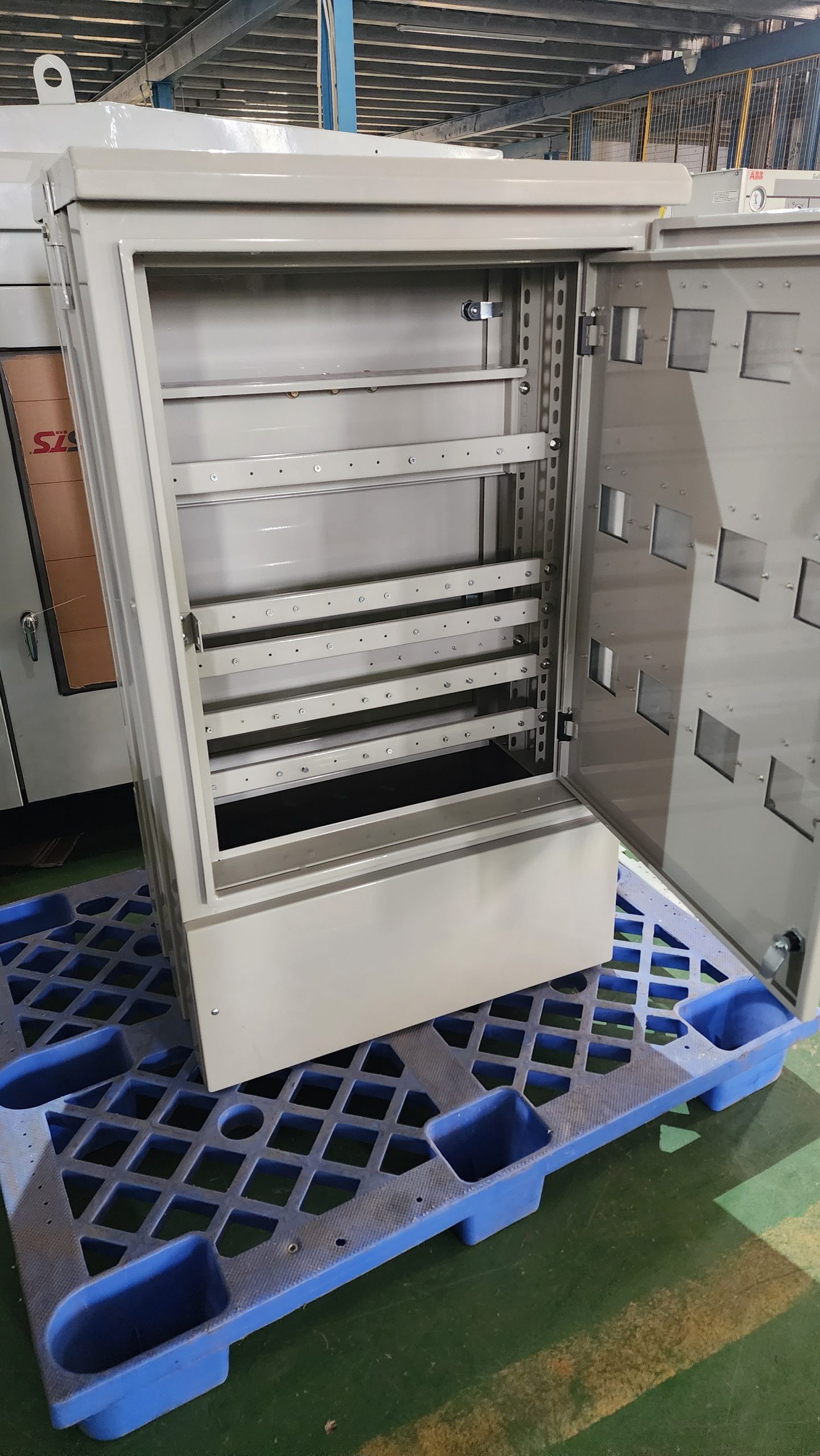 20241222_113650 tủ piller, tủ công tơ, tủ điện 12 công tơ